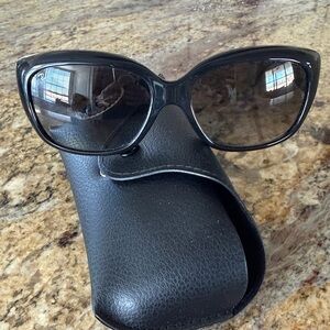 Stylish Black Sunglasses with Case 
Ray Ban like new !